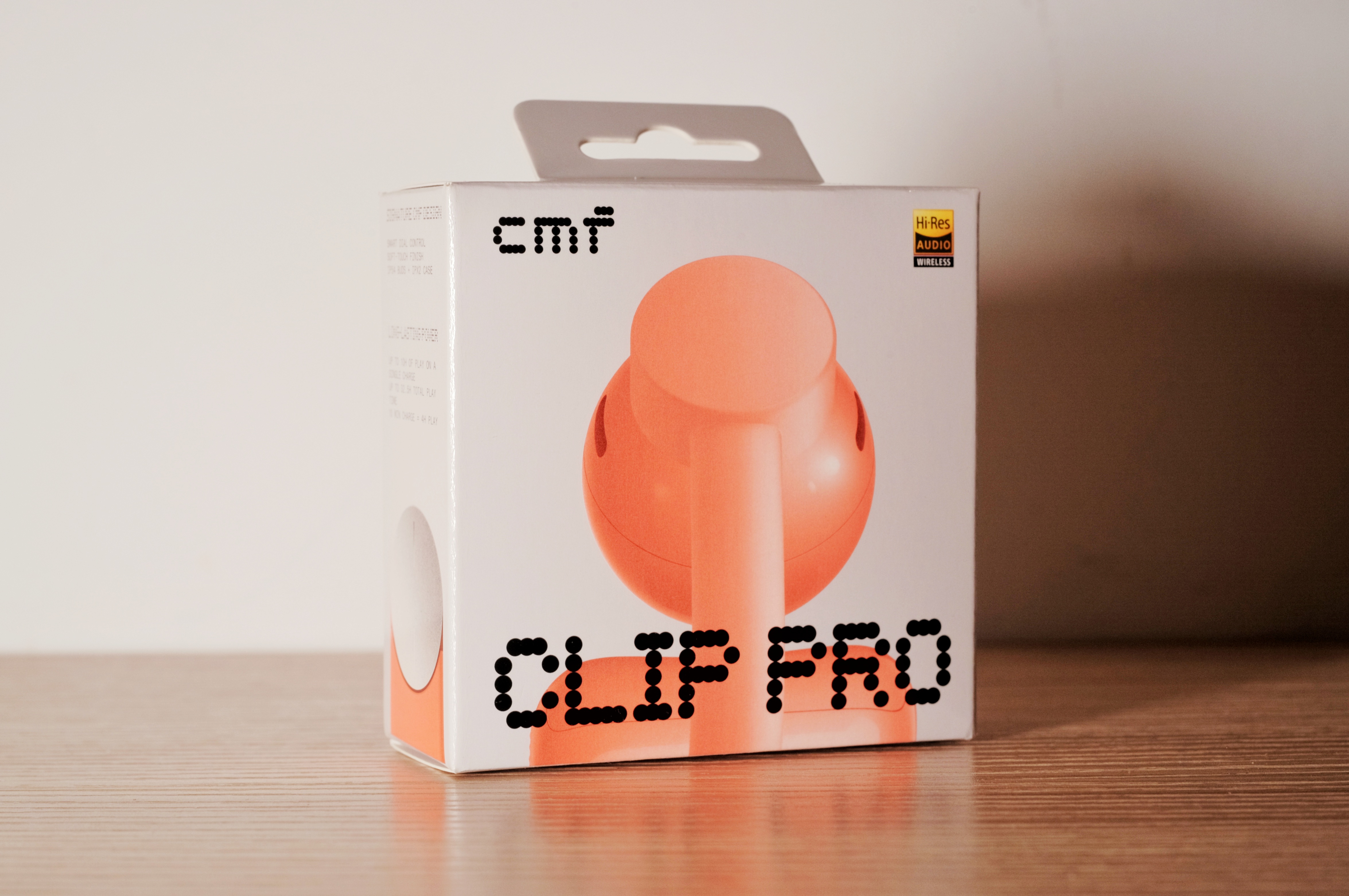 CMF Clip Pro 耳夹耳机上手：橙色好看，那颗旋钮有点想多了