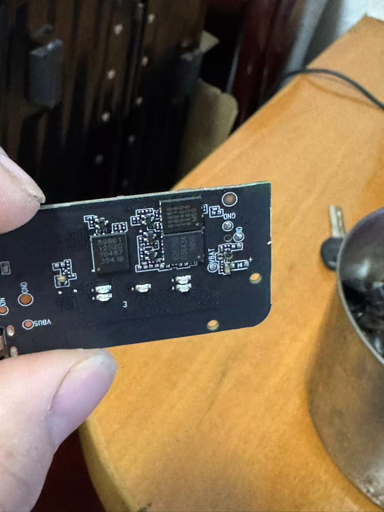 拆开一台 4G 随身 WiFi:欧本 M03X,里面就这些门道(图5) 拆开一台 4G 随身 WiFi:欧本 M03X,里面就这些门道(图5)