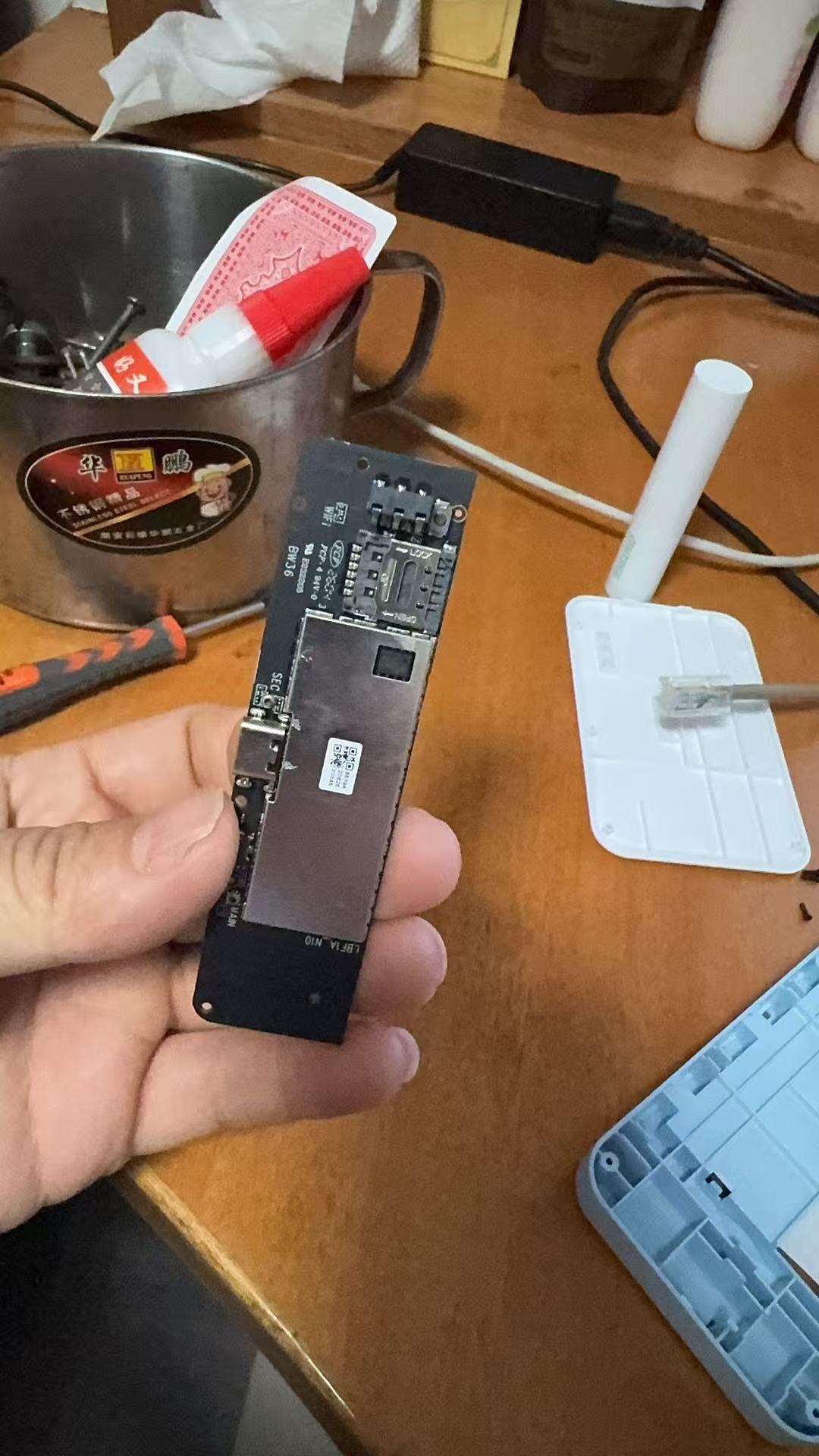 拆开一台 4G 随身 WiFi:欧本 M03X,里面就这些门道(图4) 拆开一台 4G 随身 WiFi:欧本 M03X,里面就这些门道(图4)