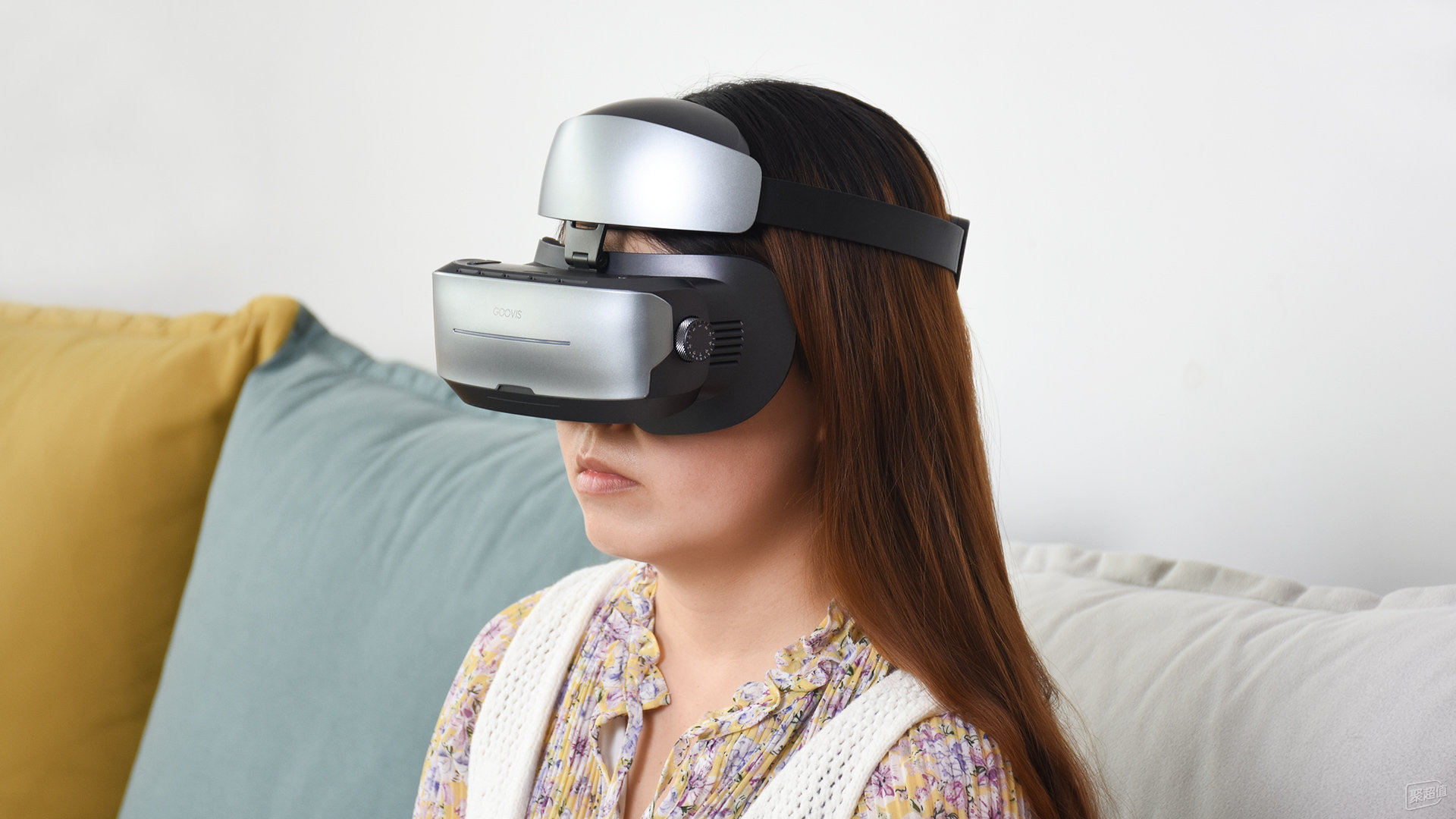 VRChat开始管AI了，第一刀砍在缩略图上