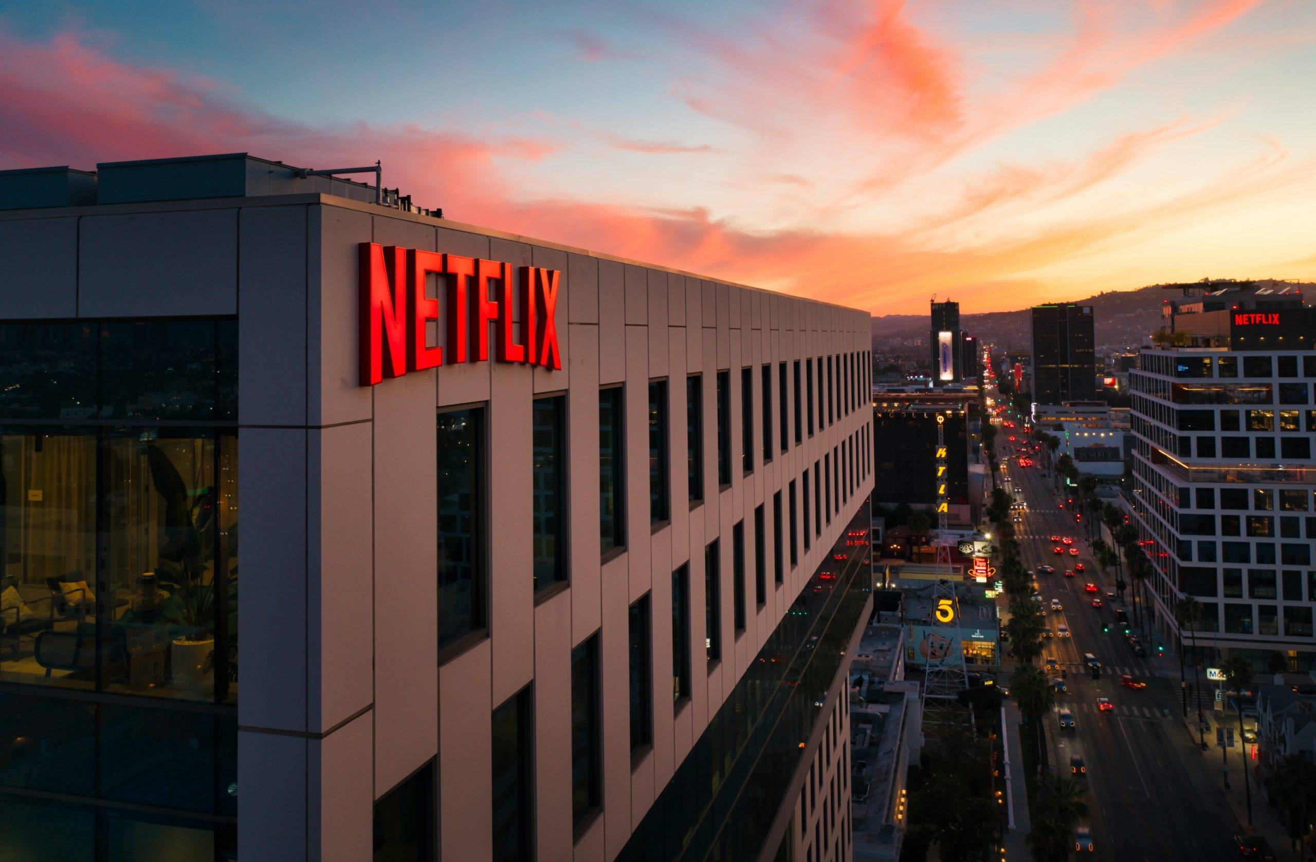 Netflix一下裁一千人，流媒体的好日子是不是到头了
