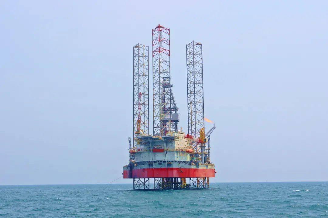 渤海海上5G网开通了,300座石油平台里挑了48座当基站(图2) 渤海海上5G网开通了,300座石油平台里挑了48座当基站(图2)