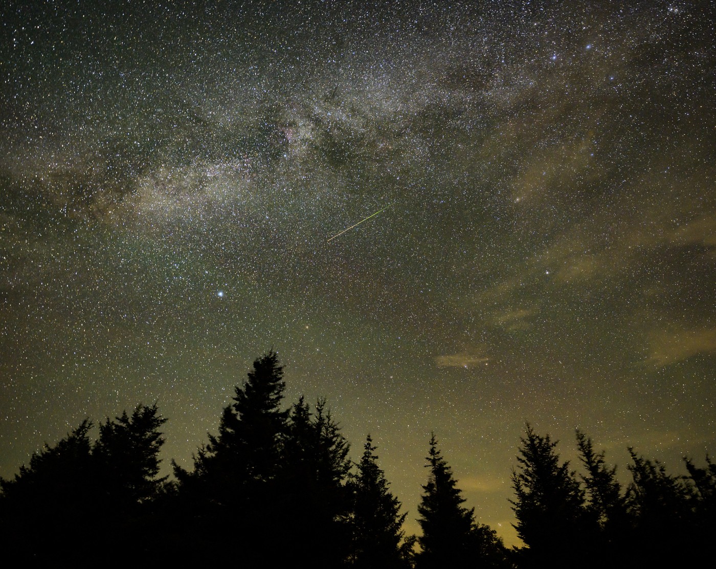 10月21日夜里抬头看,猎户座流星雨来了,但月亮不给面子(图2) 10月21日夜里抬头看,猎户座流星雨来了,但月亮不给面子(图2)