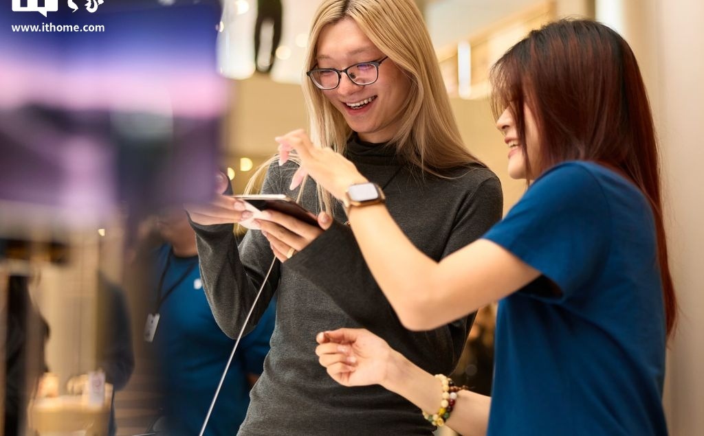 iPhone Duo开卖第一天:营业厅的人直接坐进了Apple Store(图4) iPhone Duo开卖第一天:营业厅的人直接坐进了Apple Store(图4)