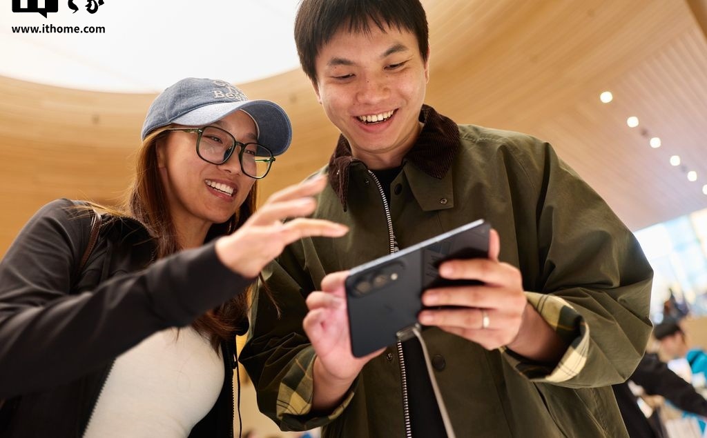 iPhone Duo开卖第一天:营业厅的人直接坐进了Apple Store(图5) iPhone Duo开卖第一天:营业厅的人直接坐进了Apple Store(图5)